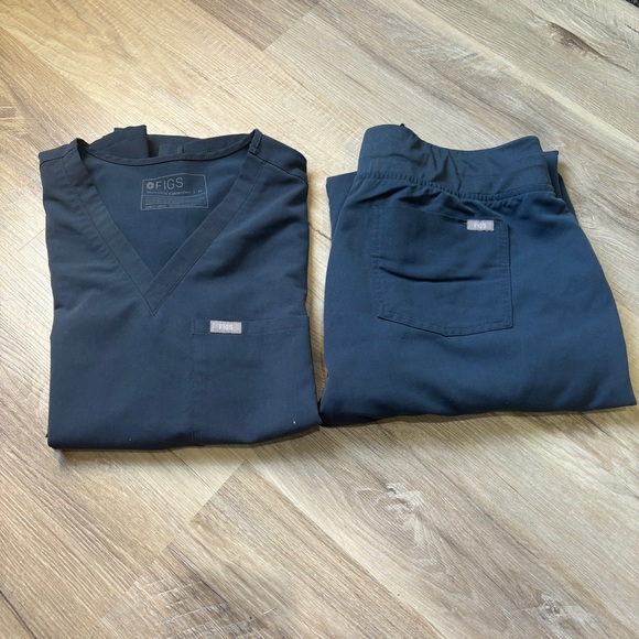 Figs Pants - Figs Technical Collections navy blue top and jogger bottoms set size medium